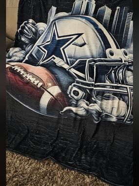 Dallas Star Football Helmet Plush Throw Blanket - Navy and White